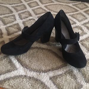Euro Soft Black Pumps
